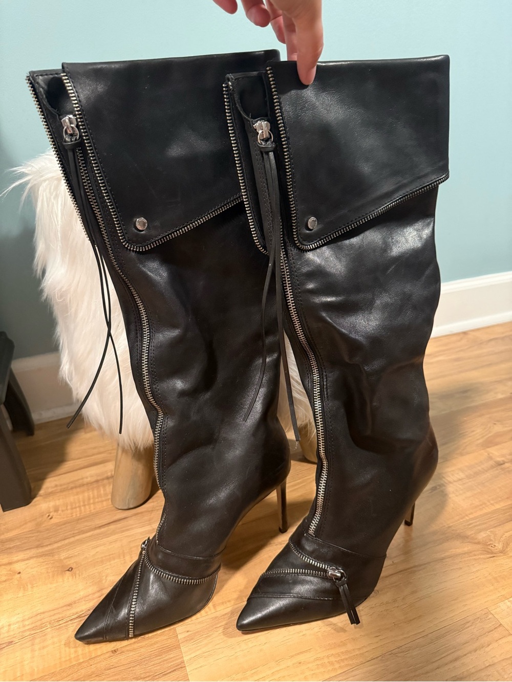 SCHUTZ Black Pointed-Toe Knee-High Zip-Trim Leather Boots